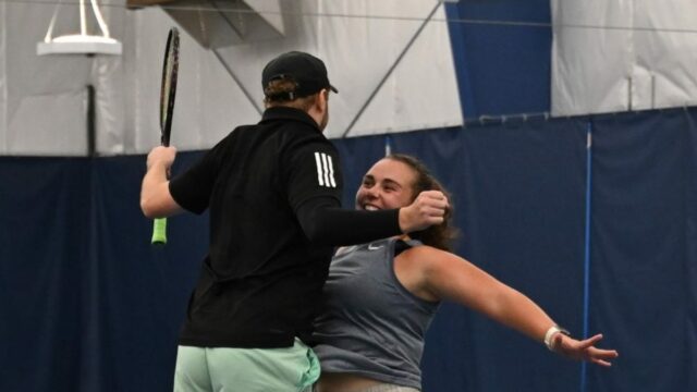 Lex Tennis Coaches hrá, aby vyhral Halo -So dvojhry na turnaji NJ

