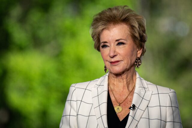 Linda McMahon hovorí riešením riešenia pre transgender atlét Lia Thomas

