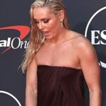 Lindsey Vonn zostala červená so šatníkom.