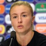 Lioness kapitán Lee Williamson's Finančné príhovory v objemoch futbalového športu