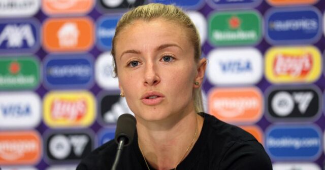 Lioness kapitán Lee Williamson's Finančné príhovory v objemoch futbalového športu

