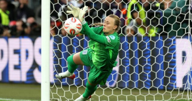 Lionesses Hero Hannah Hampton utrpel pred finále skrytý rodinný zármutok


