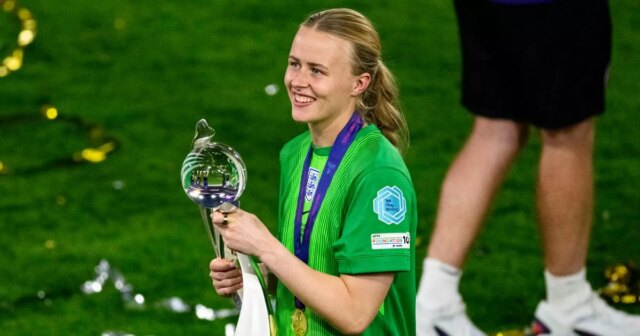 Lionseses Hero Hannah Hampton bolo povedané, že nemôže hrať futbal kvôli chorobe

