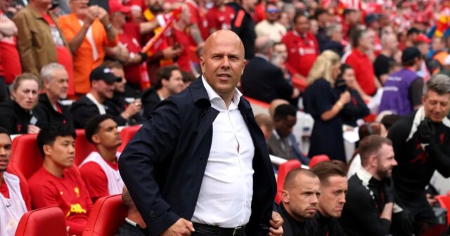 Liverpool Transfer News: Arne Slot Eyes Striker £ 45 M et deux doubles mouvements de Premier League
