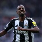 Liverpool, tento rok v lete podpísať Alexandra Isaka, ktorý sa opäť pripravil na prelomenie záznamov o prenose