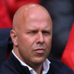 Liverpool manažér Arne Slot robí poctou Diogo Jota pred zápasom Preston