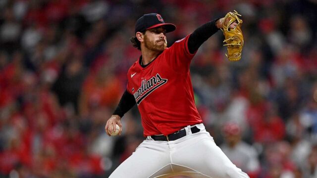 MLB Handelsdeadline: Blue Jays získava víťaz Cy Young Shane Bieber

