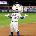 MLB News: Pán s veselými vodopádmi javiska počas koncertu Lumineers