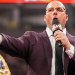Major WWE Star volá Adam Pearce, aby žartoval na sociálnych médiách