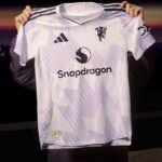 Manchester United predstavil výrazný lila diaľkový pás pre nadchádzajúcu sezónu 2025-26