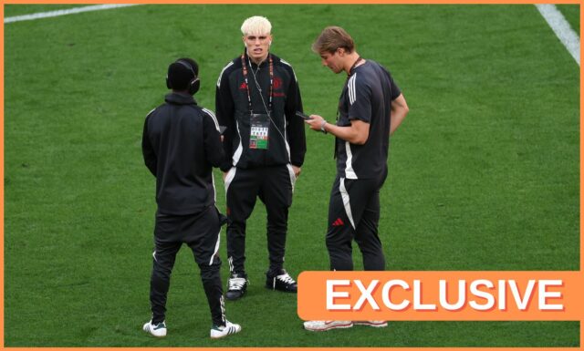 Alejandro Garnacho z Manchester United v teplom pred večierkom