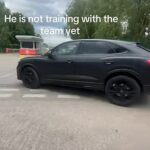 Alejandro Garnacho bol videný, aby vstúpil do Manchester United Training v nespracovanom vozidle
