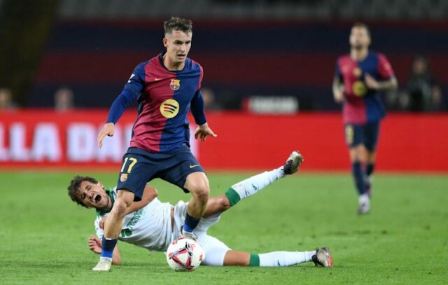 Manchester United a Arsenal sa obávajú záložníka Barcelony vo výške 50 miliónov EUR

