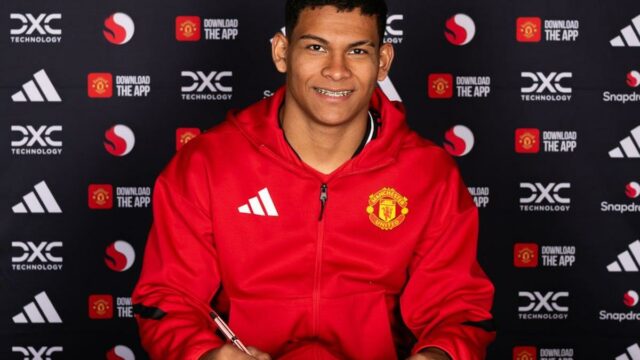 Manchester United upozorňuje podpis Paraguayan Diego Leon Defender

