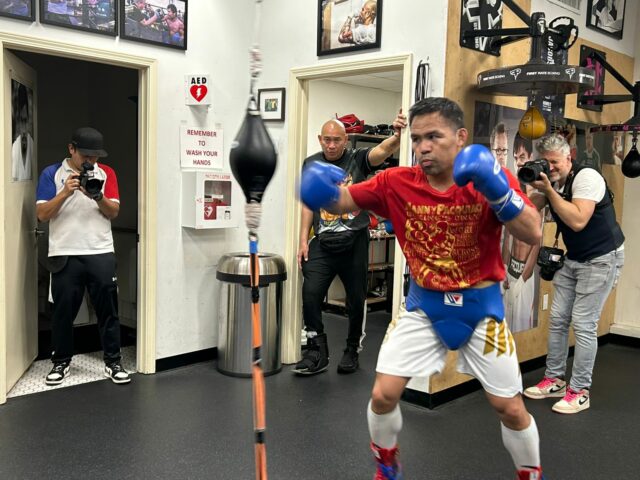 Manny Pacquiao počas tréningu v telocvični Wild Card v Los Angeles. Pripravuje sa na celosvetový boj proti Mario Barrios 19. júla v Las Vegas.