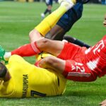 Manuel Neuer poukazuje na jeho prst na emocionálny Gianluigi Donnarum pri mušovom zranení | Futbalový šport