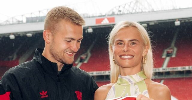 Manželstvo Man Utd Star „viac ako„ v roku “model pre duchovný životný štýl manželky“

