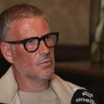 Mark Clattenburg obvinil Johna Obi Mikela z toho, že ho po zápase v roku 2012 po zápase v roku 2012