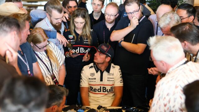 Max Verstappen odmieta byť nakreslený na špekulácie Mercedesu

