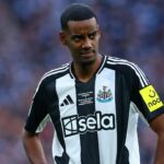 Isak povedal Newcastle, že opustí klub a je neprítomný v ich sezóne Tour