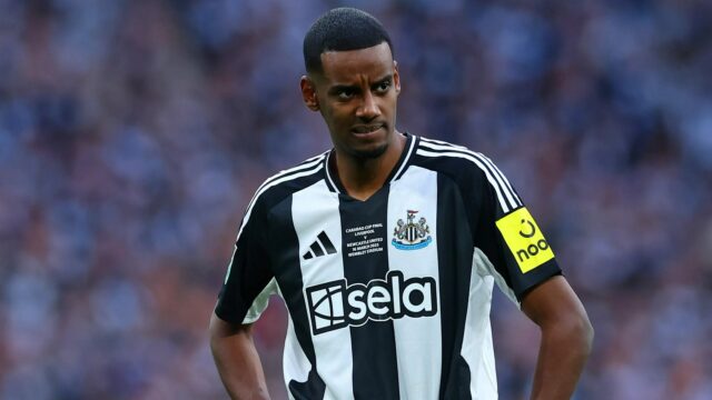 Isak povedal Newcastle, že opustí klub a je neprítomný v ich sezóne Tour