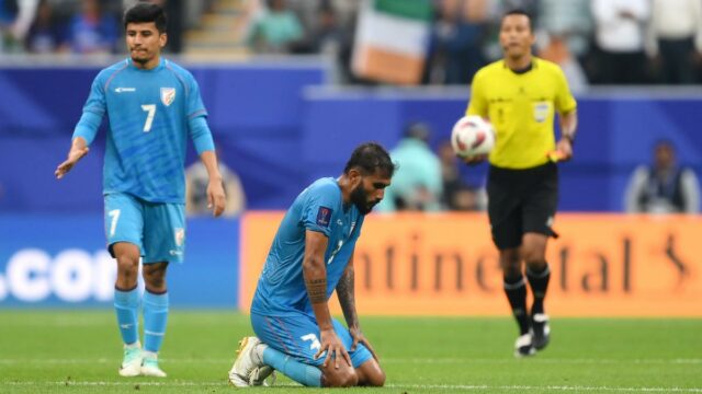 Mimo straty: indický futbal, padajúci šport; Láska, ktorá sa neuvoľní

