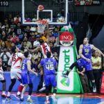San Miguel Been's You Tautaa Dunks počas koša vo finále filipínskeho pohára PBA proti TNT TNT TNT Tropang 5G. Kôš bol neskôr zrušený.