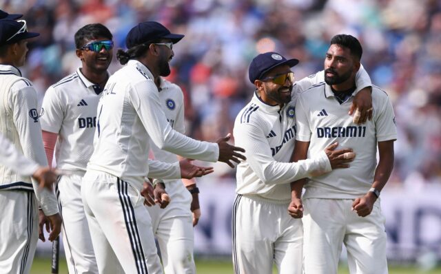Mohammed Siraj eliminuje Brydona Carseho za kačicu, pretože India je vynikajúcim recenziou dňa 3. deň Ind 2025 2. test (hodinky)

