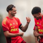 Morgan Gibbs-biele vtipy s Jota Silva ako Nottingham Forest Stand na Tottenham Transfer