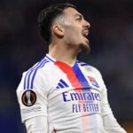 Mourinho's Fenerbahce s kómou v rase pre Mikautadze