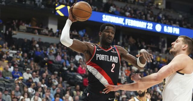 Môže LeBron James pomôcť bláznivému DeAndre Athonovi zmeniť jeho imidž?

