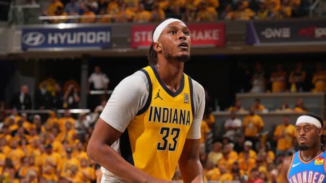 Myles Turner sa pripojí k Bucks s dohodou 107 miliónov dolárov po problémoch s Pacers

