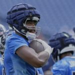 Tennessee Titans široký recepper Treylon Burks sa zlomil v sobotu v praxi svojej golierovej kosti