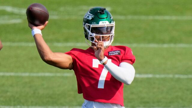NFL News: Jets 'Justin Fields trápil z ihriska počas výcvikového tábora

