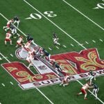 Najmenej 100 hráčov NFL je obvinených z predaja vstupeniek Super Bowl zhora