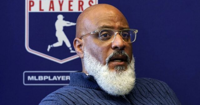 Na pozadí ľadových útokov MLBPA radí hráčom, aby si s nimi ponechali právne dokumenty

