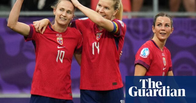 Neskorý víťaz Grahama Hansena je poklesom Fínska a Nórsko ho uvádza v posledných ôsmich | Dámske Euro 2025

