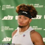 New York Jetsi Quarter Player Justin Fields bol vyradený z ihriska v výcvikovom tábore po zjavnom zranení chodidla. Podrobnosti o zranení neboli okamžite známe