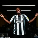 Newcastle United, Nottingham Forest Advanced Anthony Elanga dokončil svoj podpis