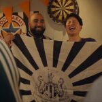 Newcastle sa ospravedlnil za akýkoľvek trestný čin spôsobený kontroverznou vlajkou pri spustení videí.