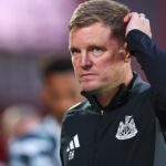 Londýn, Anglicko -6: Aaron Ramsdale z Southamptonu uznáva fanúšikov pred Kick -ffom počas zápasu Premier League medzi Tottenham Hotspur FC a Southampton FC na štadióne Tottenham Hotspur 6. apríla 2025 v Londýne v Anglicku. (Foto: Rob Newell - Camerasport/CameraSport prostredníctvom Getty Images)