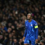 Newcastle v Rivale v Juventus a Villarreal pre zmiznutie Axel Chelsea Center-Back