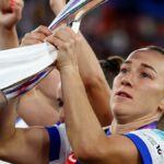 Obranca Anglicka Lucy Bronze hovorí, že hrala Euro 2025 žien s Broken Tibia