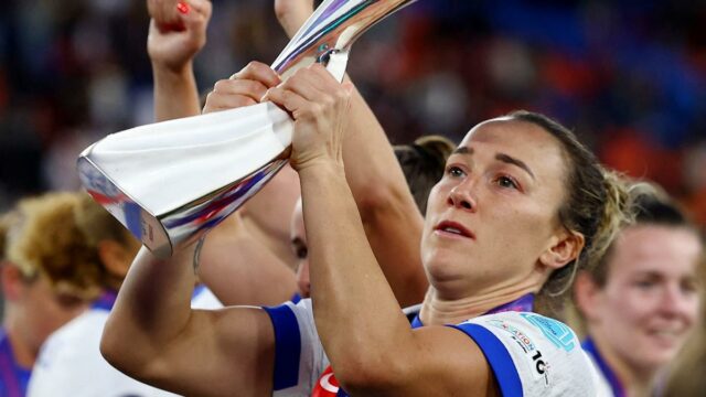 Obranca Anglicka Lucy Bronze hovorí, že hrala Euro 2025 žien s Broken Tibia

