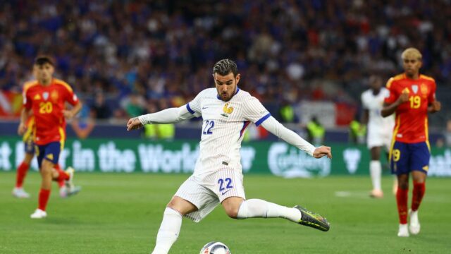 Obranca Theo Hernandez sa pripojil k Al-Hilal z Milána

