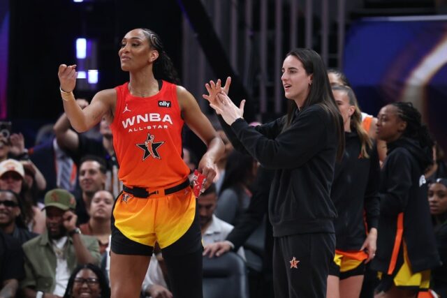 WNBA: Tím Clarkis Celý tím Star Game Team Collier