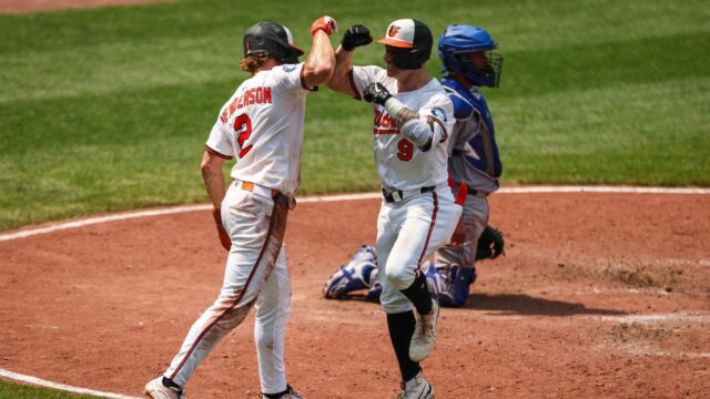 Orioles sa bavil v Blue Jays po tom, čo vyhral prvú z dvojitého hlavičky

