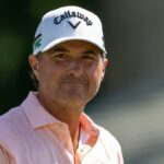 Otvorené: Broadcasters Dan Hicks, Kevin Kisner Freak vonku, keď netopier letí v stánku