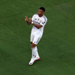 Ousmane Dembélé a Kylian Mbappé vzdávajú hold Diogo Jota s oslavami špecializovaných cieľov