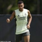 Kylian Mbappe uviedol, že po vážnej otrave jedlom takmer stratil kameň